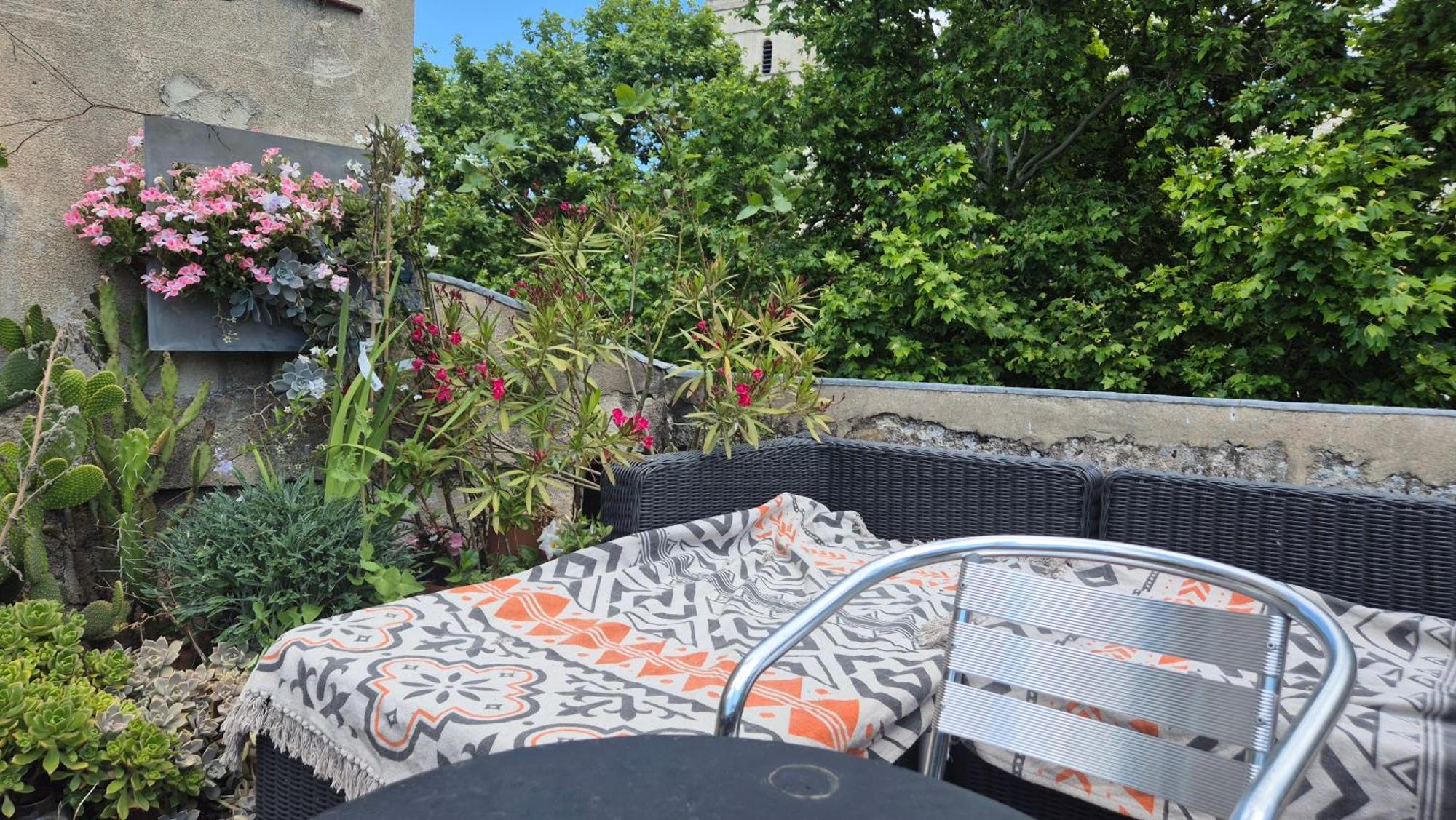 Ferienwohnung Un Nid Sur Les Toits Face Au Palais Des Papes Avignon Exterior foto